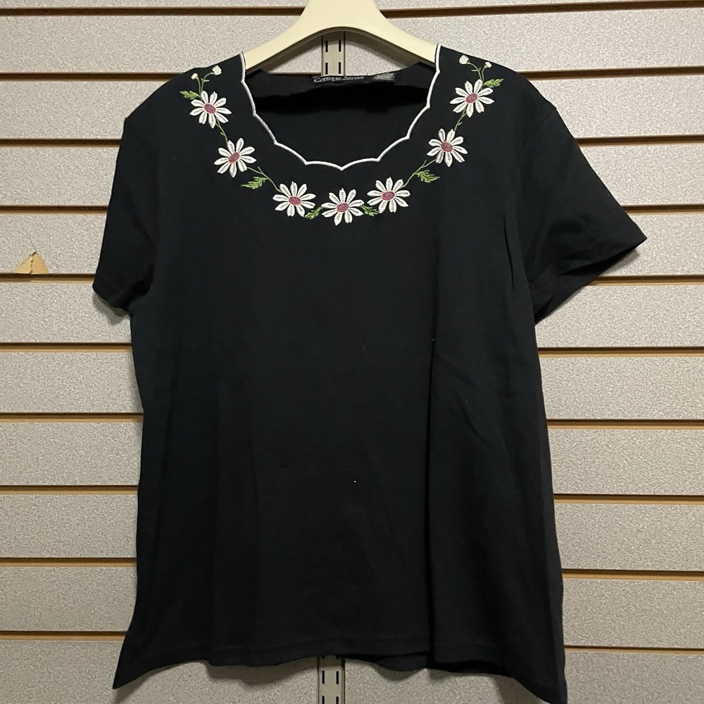 Cottage Street L Short Sleeve Blouse Shirt Black Embroidered Scalloped Neckline